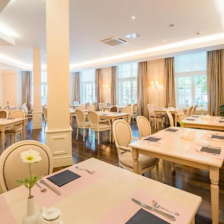 Western Stadtpalais מלון 4*