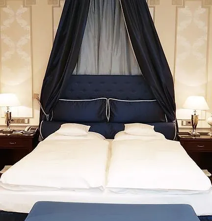 Western Stadtpalais Отель 4*
